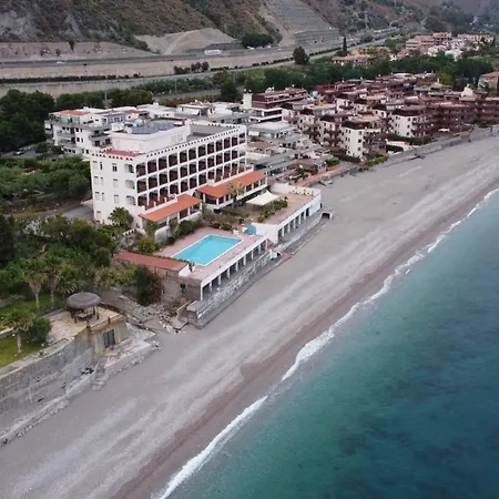 Deluxe Blue Holiday Taormina Sea Front Apartment Letojanni