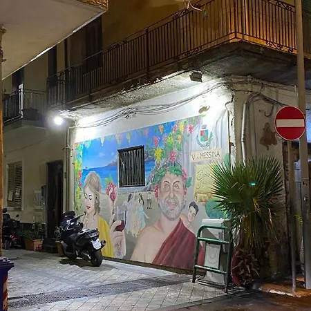 Deluxe Blue Holiday Taormina Sea Front Apartment Letojanni