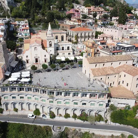 Deluxe Blue Holiday Taormina Sea Front Apartment Letojanni